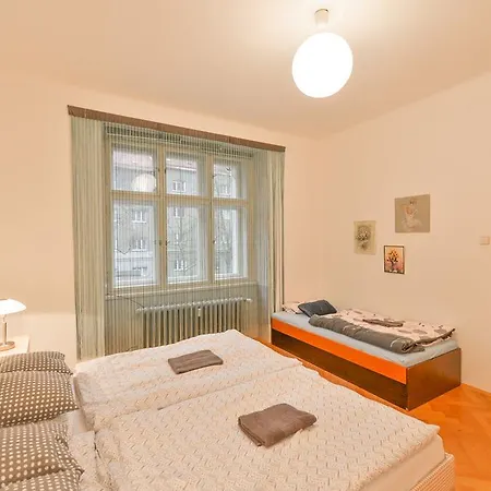 Family 4 10 Mins From Old Town Center Апартаменты
